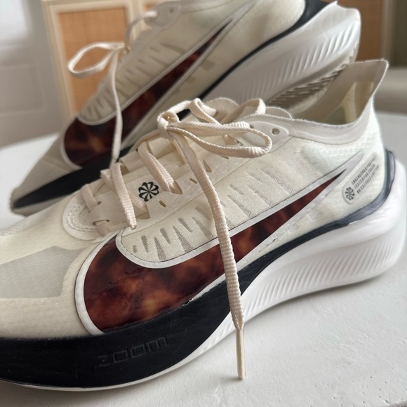 Nike Zoom Gravity - Tortoise/Cream/White in Size 10W - Picture 2 of 8